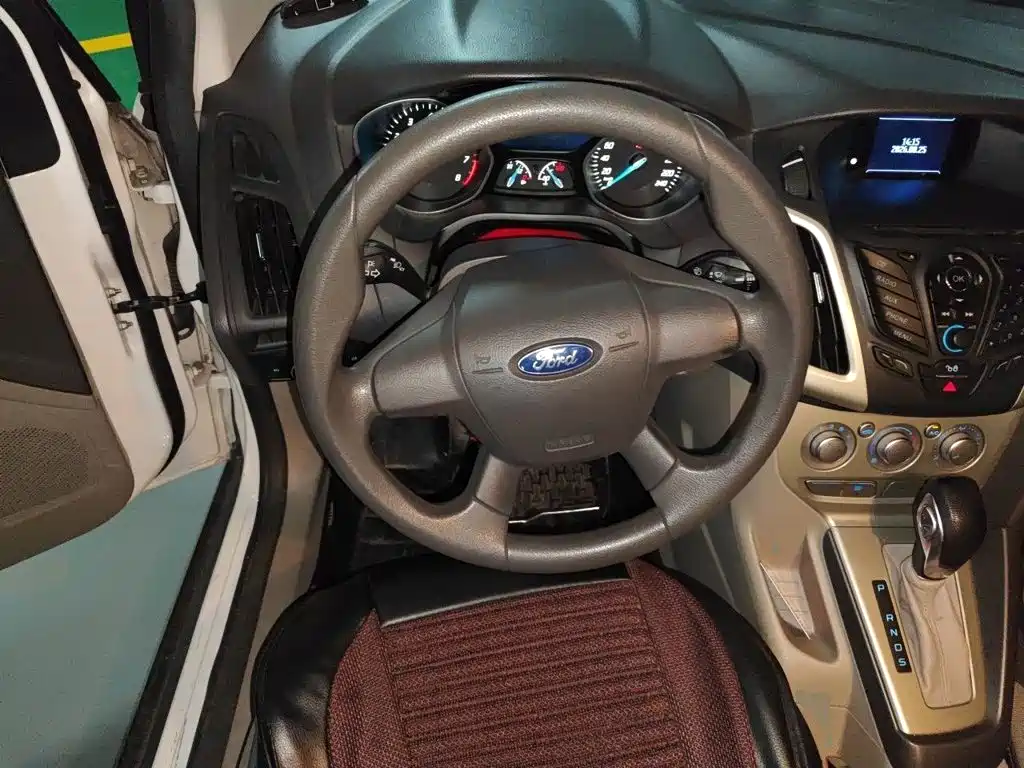 Ford Focus 2014 — фото 11