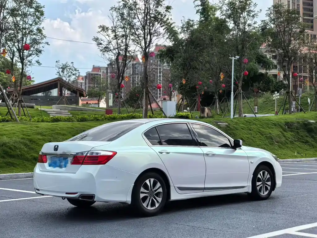 Honda Accord 2015 — фото 9