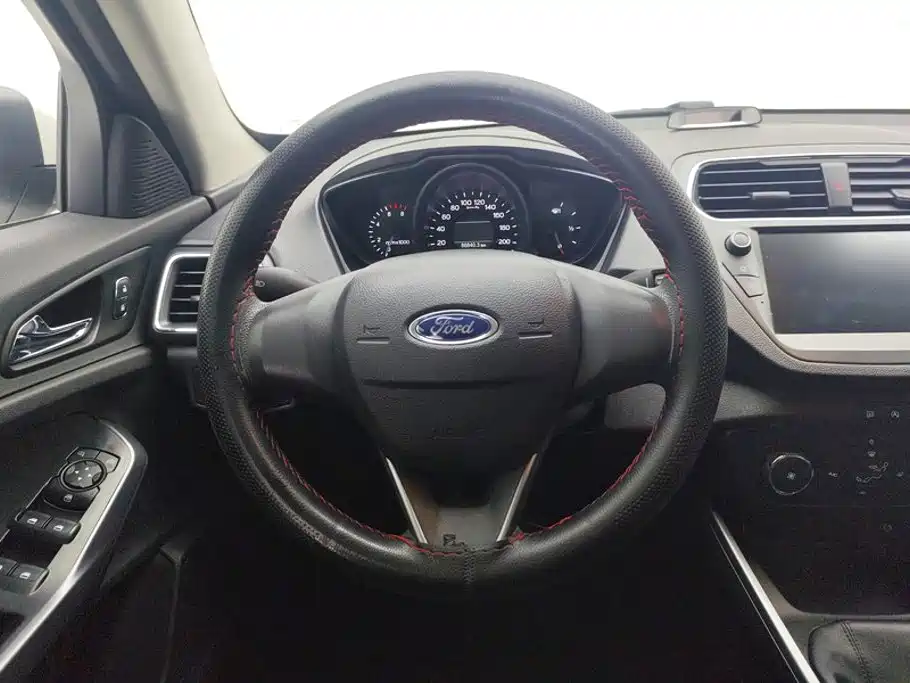 Ford Escort 2019 — фото 15