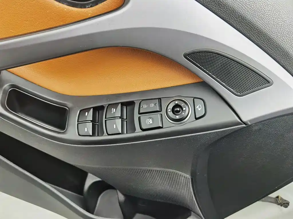 Hyundai Elantra 2015 — фото 9