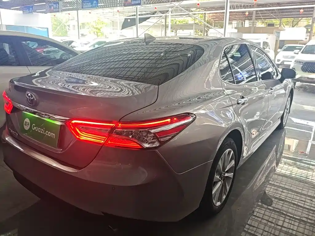 Toyota Camry 2023 — фото 7