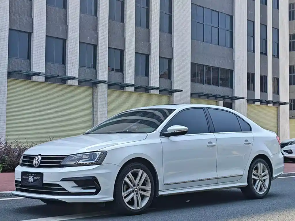 Volkswagen Sagitar 2018