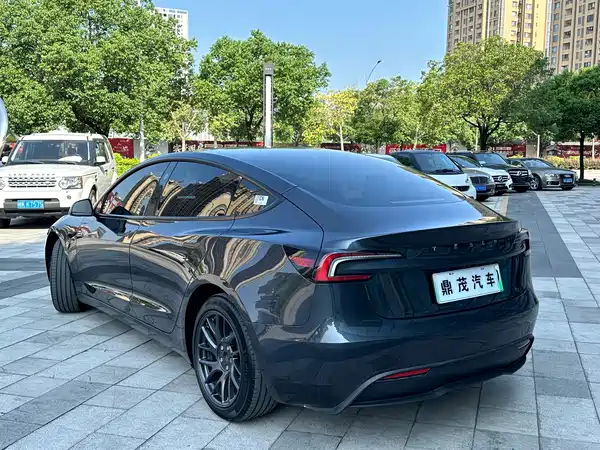 Tesla Model 3 2024