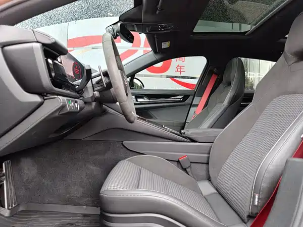 Porsche Panamera 2025