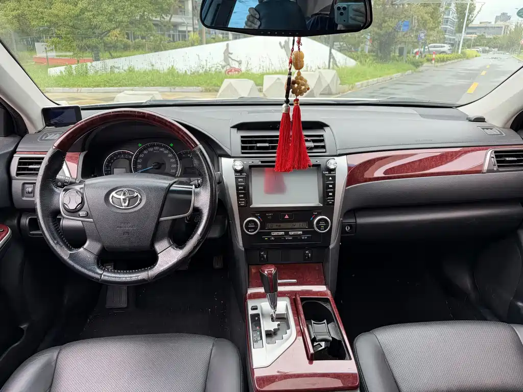 Toyota Camry 2014 — фото 11