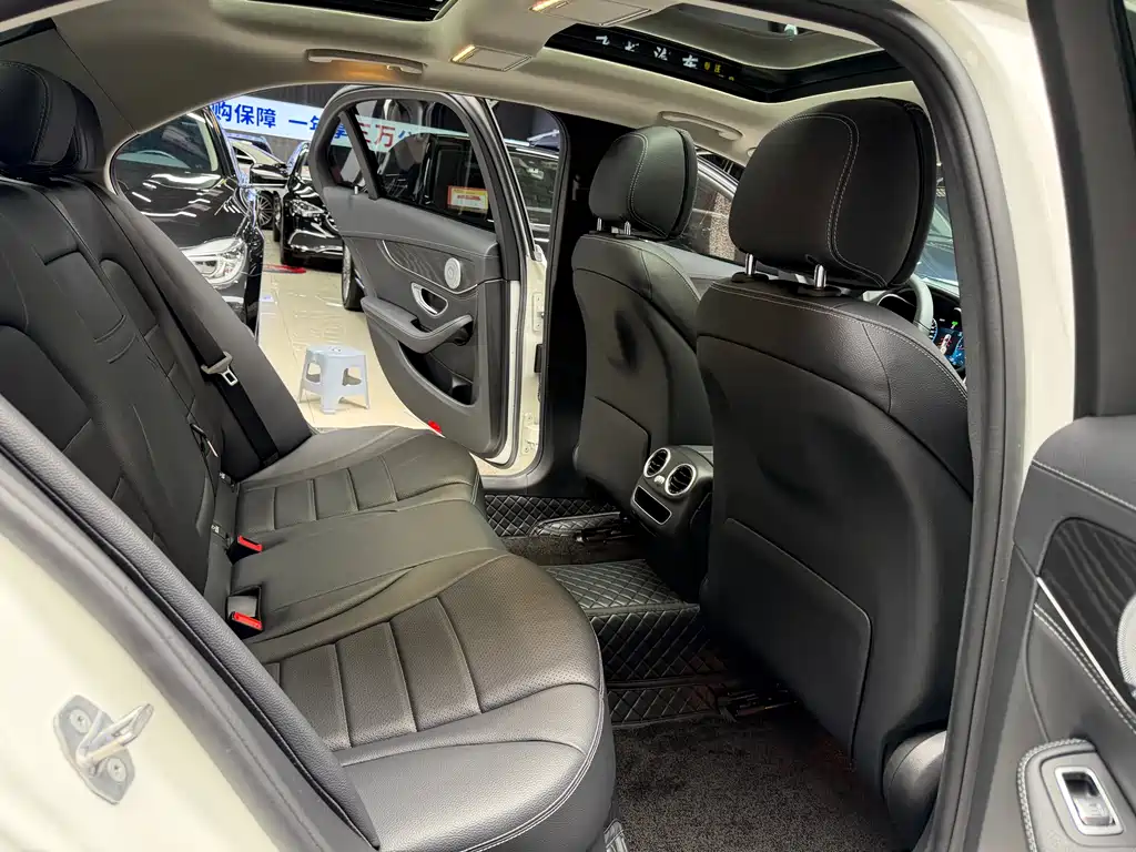 Mercedes-Benz C-Class 2019 — фото 20