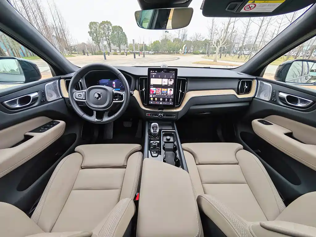 Volvo XC60 2025 — фото 27