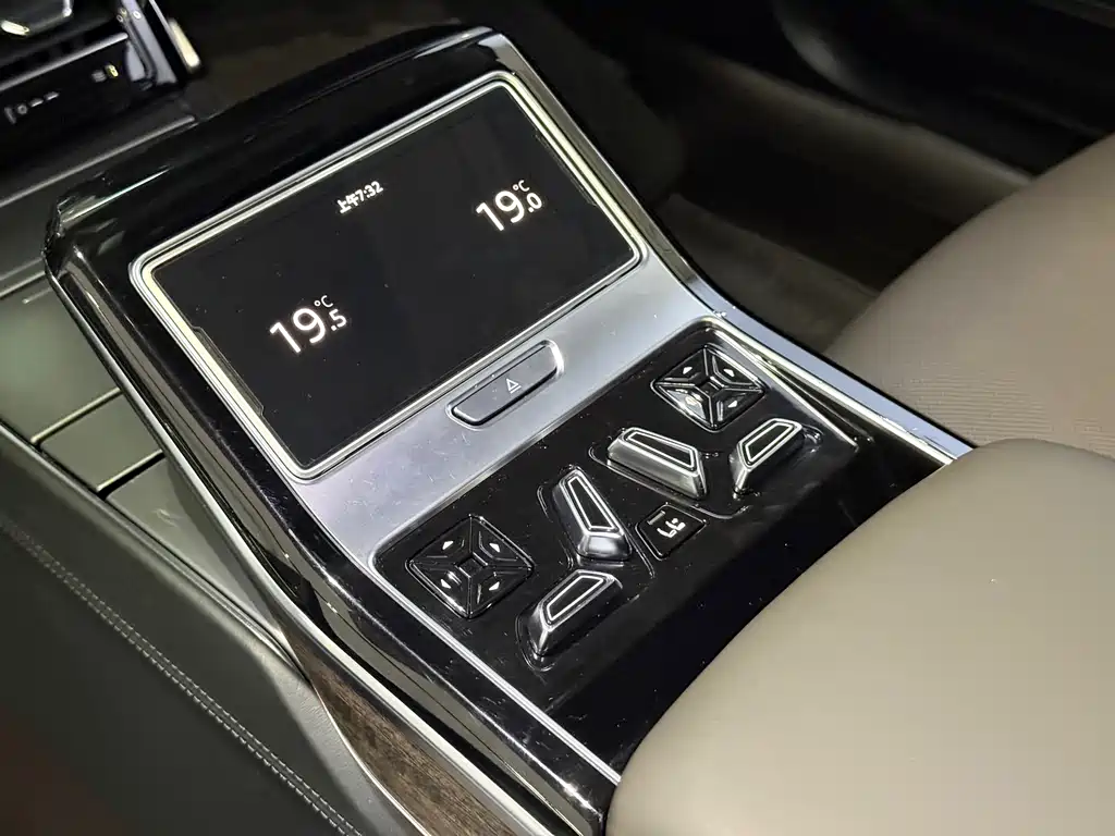 Audi A8 2020 — фото 11