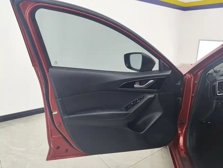 Mazda 3 Axela 2015