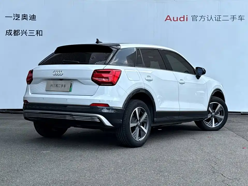 Audi Q2L E-Tron 2021 — фото 4