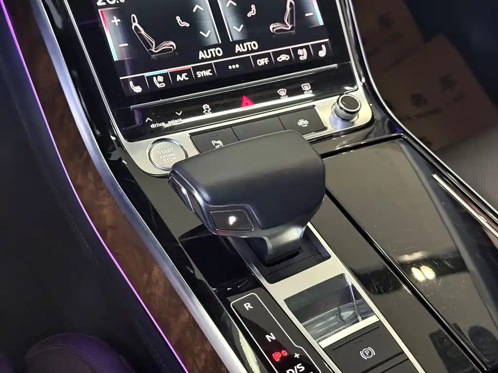 Audi A8 2018 — фото 9