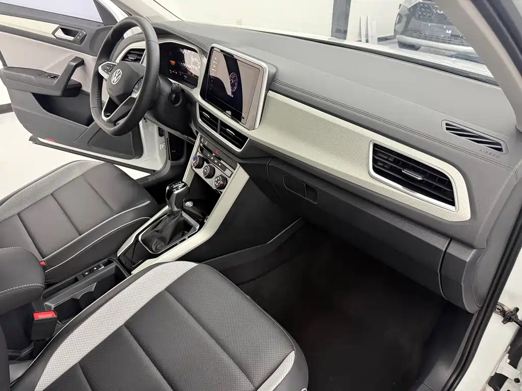 Volkswagen T-Roc 2023 — фото 13