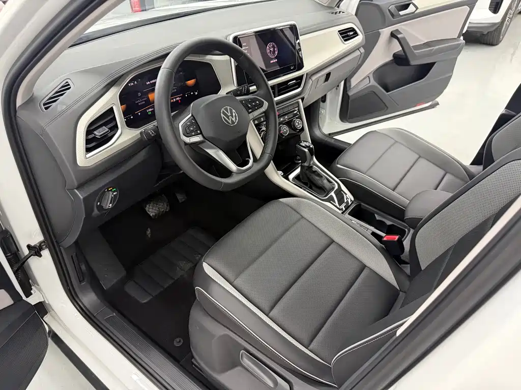 Volkswagen T-Roc 2023 — фото 12