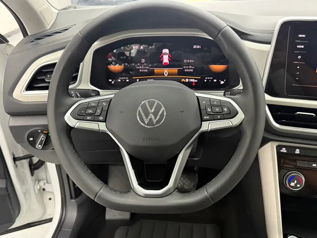 Volkswagen T-Roc 2023 — фото 10