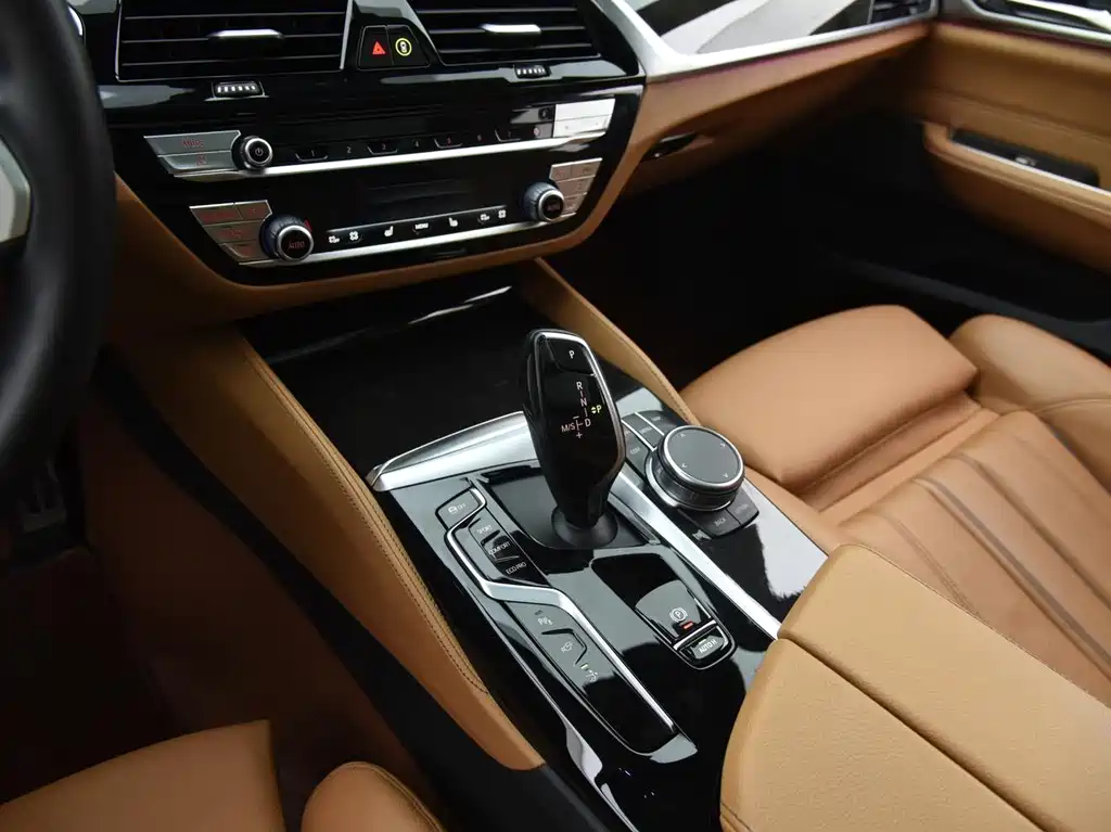BMW 6 Series GT 2022 — фото 11