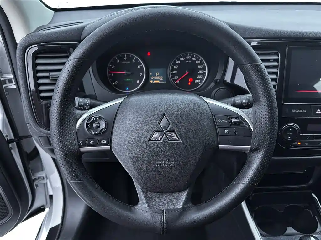 Mitsubishi Outlander 2022 — фото 17