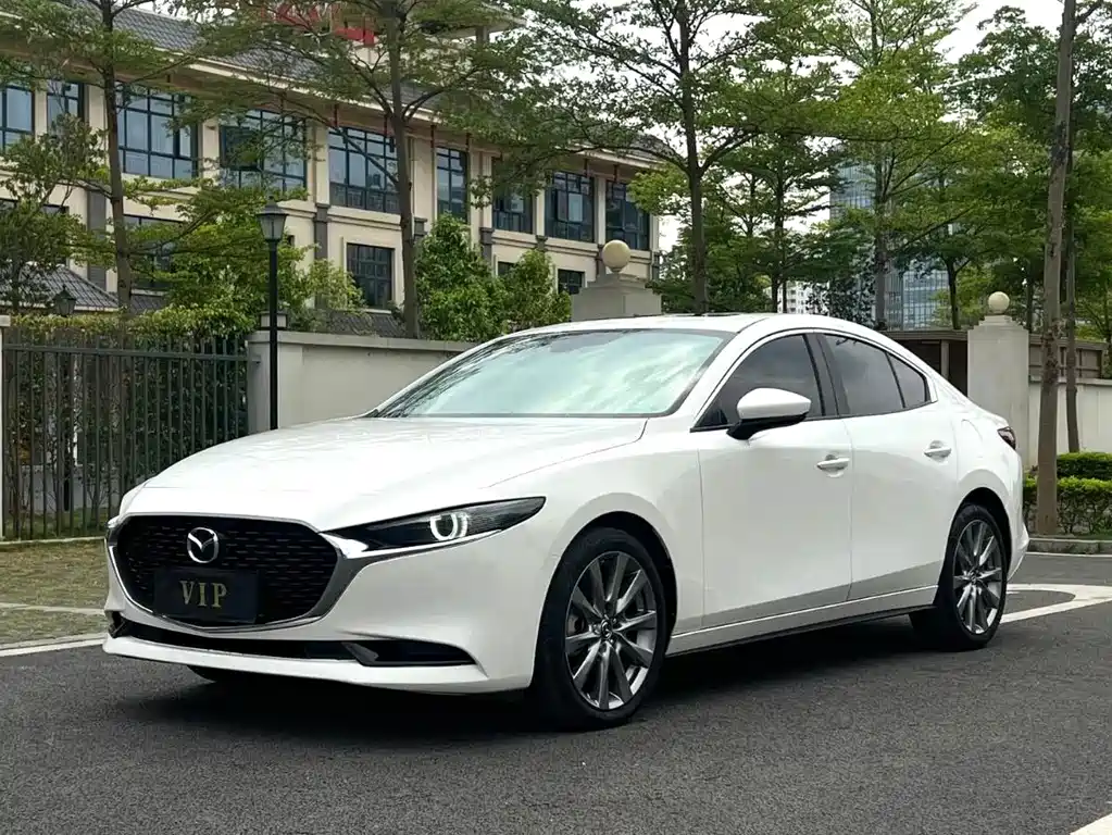 Mazda 3 Axela 2021 — фото 1