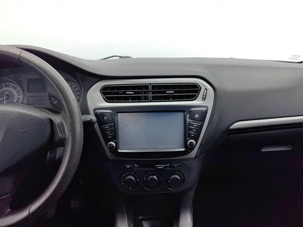 Peugeot 301 2015 — фото 12