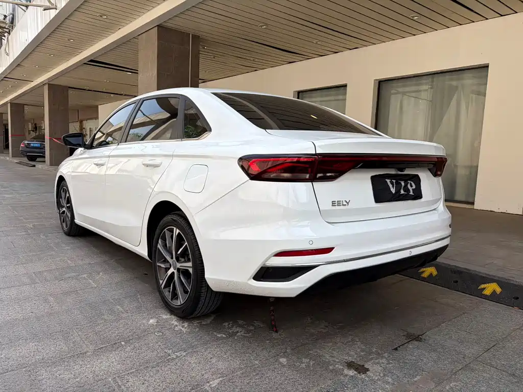 Geely Emgrand 2022 — фото 10