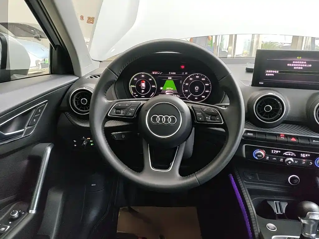 Audi Q2L E-Tron 2020