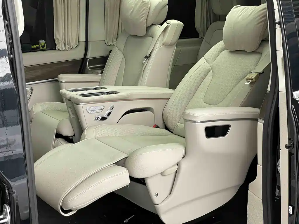 Mercedes-Benz V-Class 2022 — фото 12