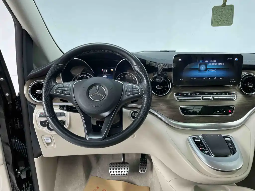 Mercedes-Benz V-Class 2022 — фото 13