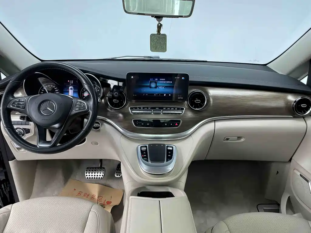 Mercedes-Benz V-Class 2022 — фото 11