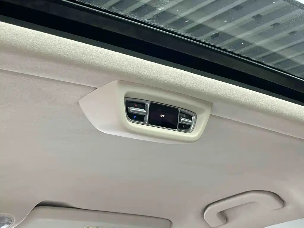 Mercedes-Benz V-Class 2022 — фото 21
