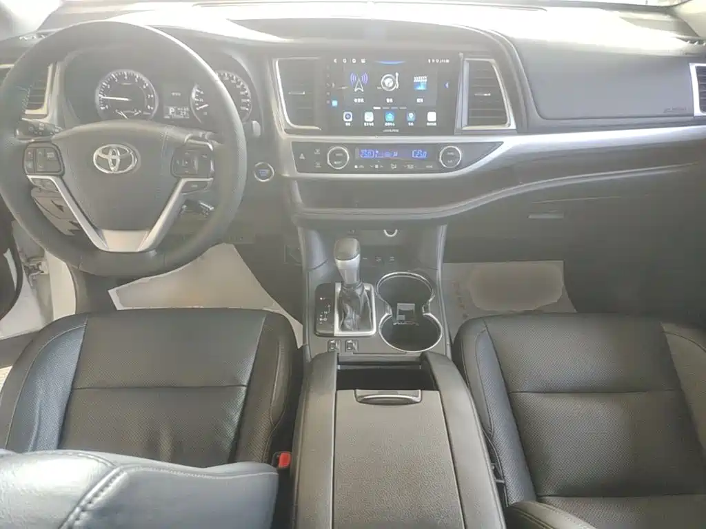 Toyota Highlander 2017 — фото 10