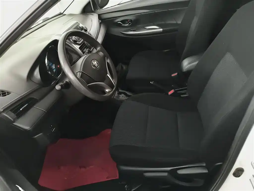 Toyota Yaris L 2015 — фото 15