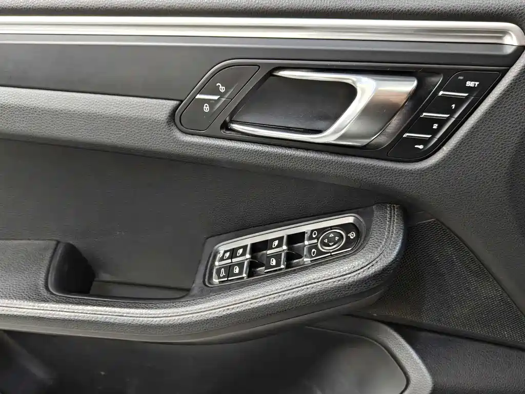 Porsche Macan 2017 — фото 15