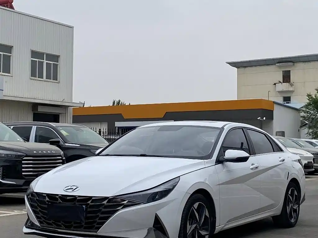Hyundai Elantra 2022