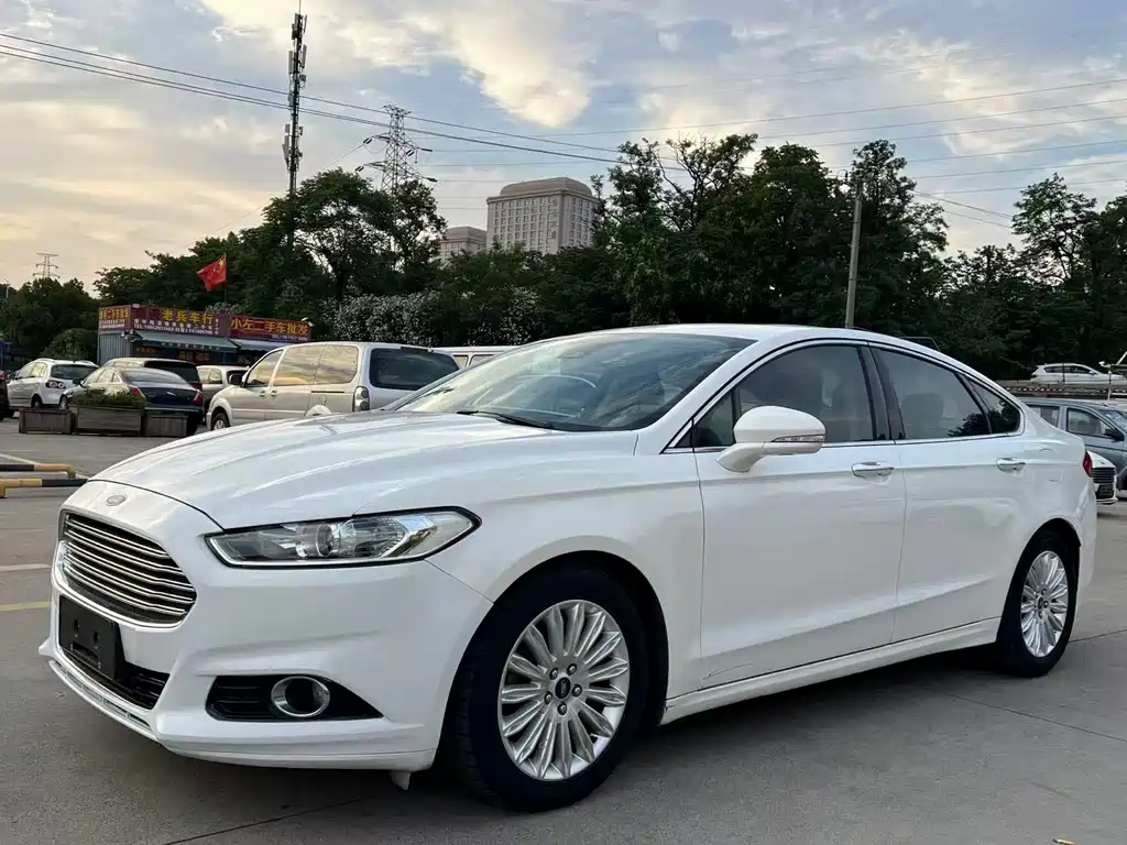 Ford Mondeo 2014 — фото 1