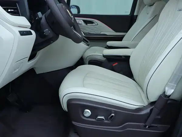 Hongqi HQ9 2025