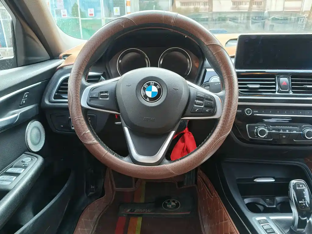 BMW 1 Series 2021 — фото 15