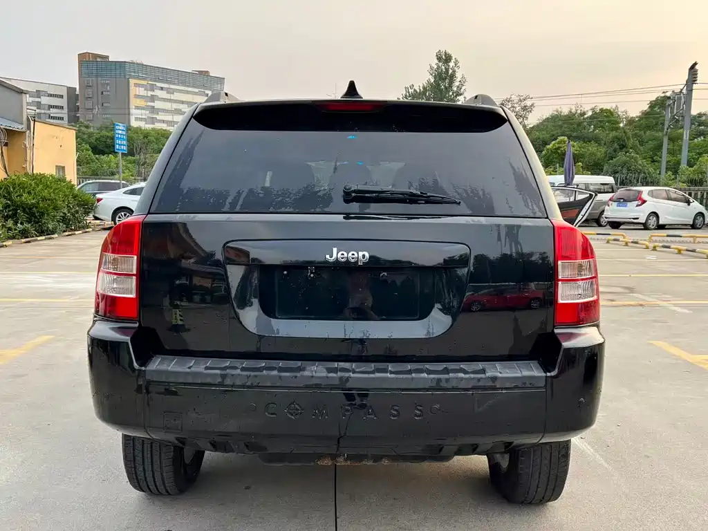 Jeep Compass 2011 — фото 11