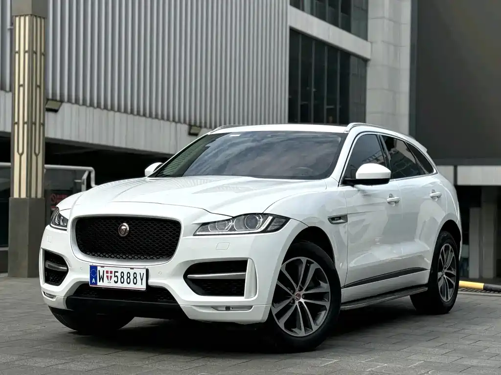 Jaguar F-PACE 2018 — фото 1