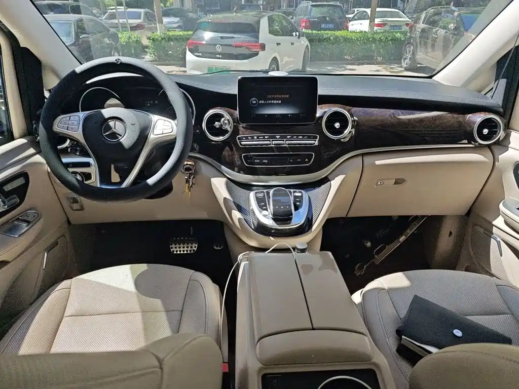 Mercedes-Benz V-Class 2017 — фото 13
