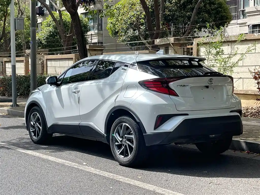 Toyota C-HR 2022 — фото 6
