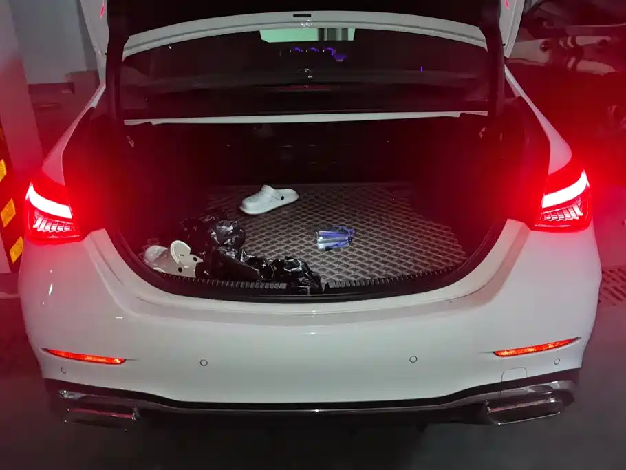 Mercedes-Benz C-Class 2024