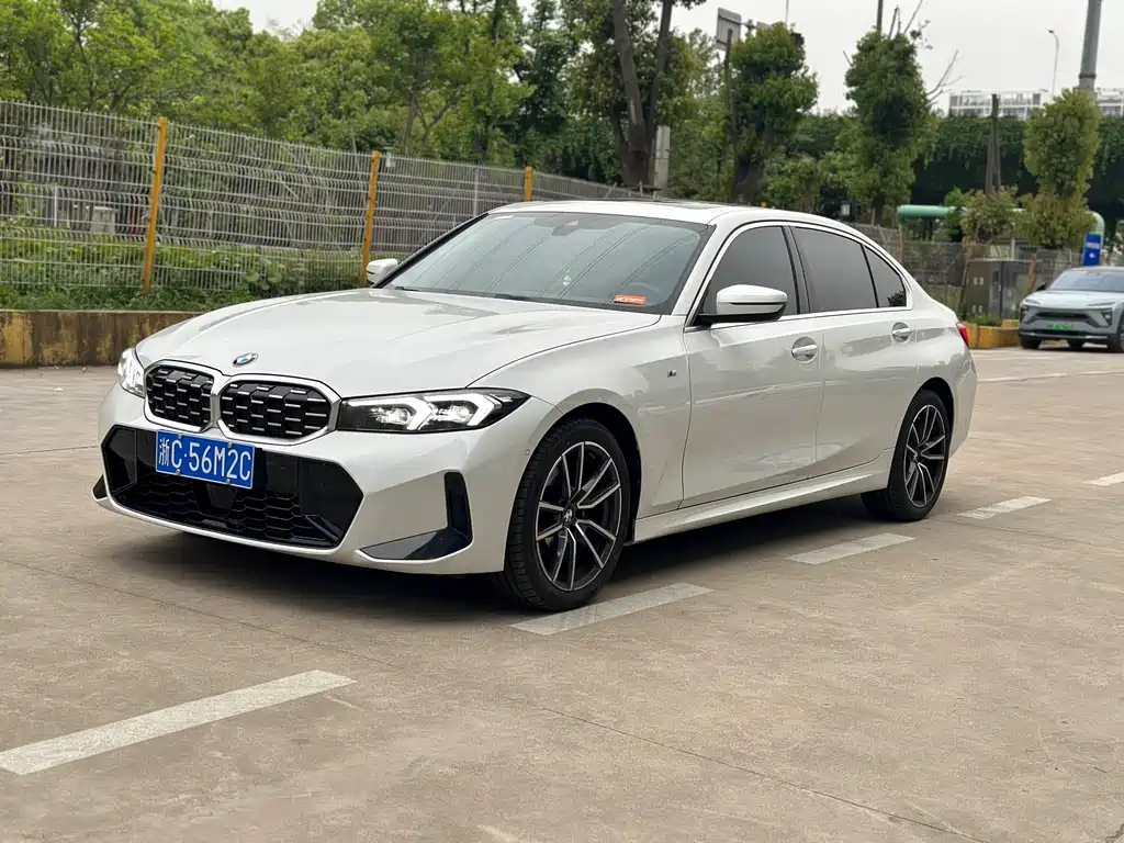 BMW 3 Series 2025 — фото 1