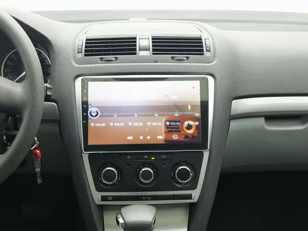 Skoda Octavia 2012 — фото 12