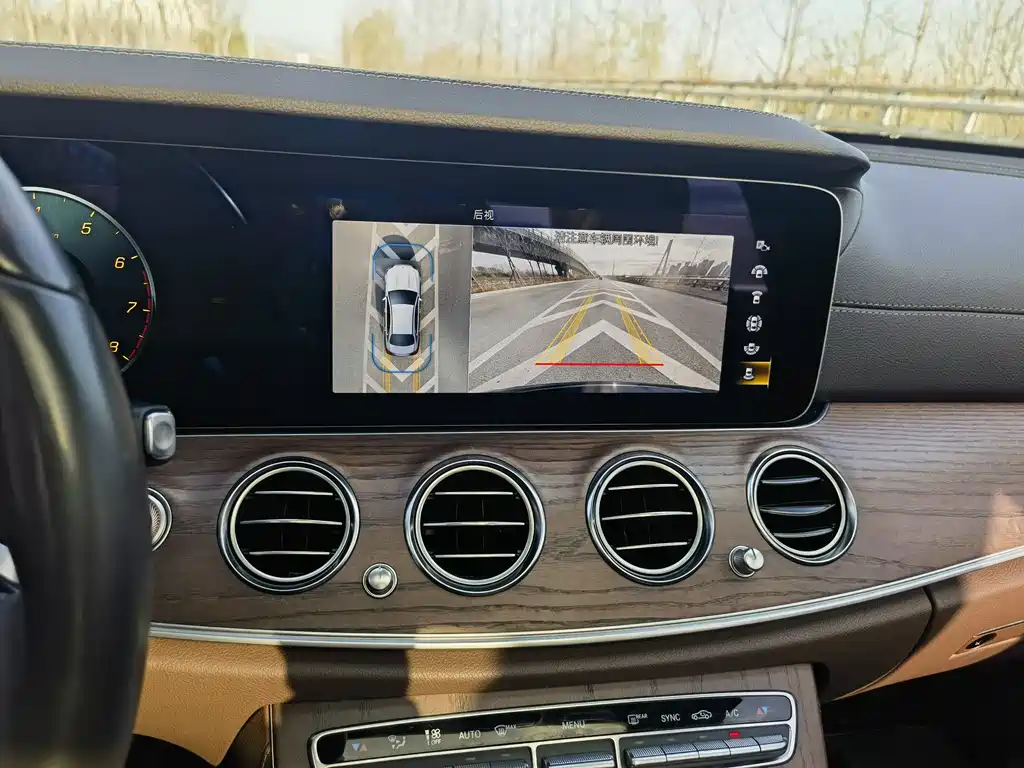 Mercedes-Benz E-Class 2022 — фото 12