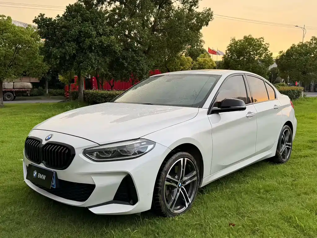 BMW 1 Series 2023 — фото 1
