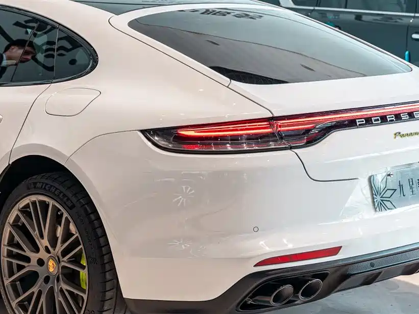 Porsche Panamera Hybrid 2023 — фото 19