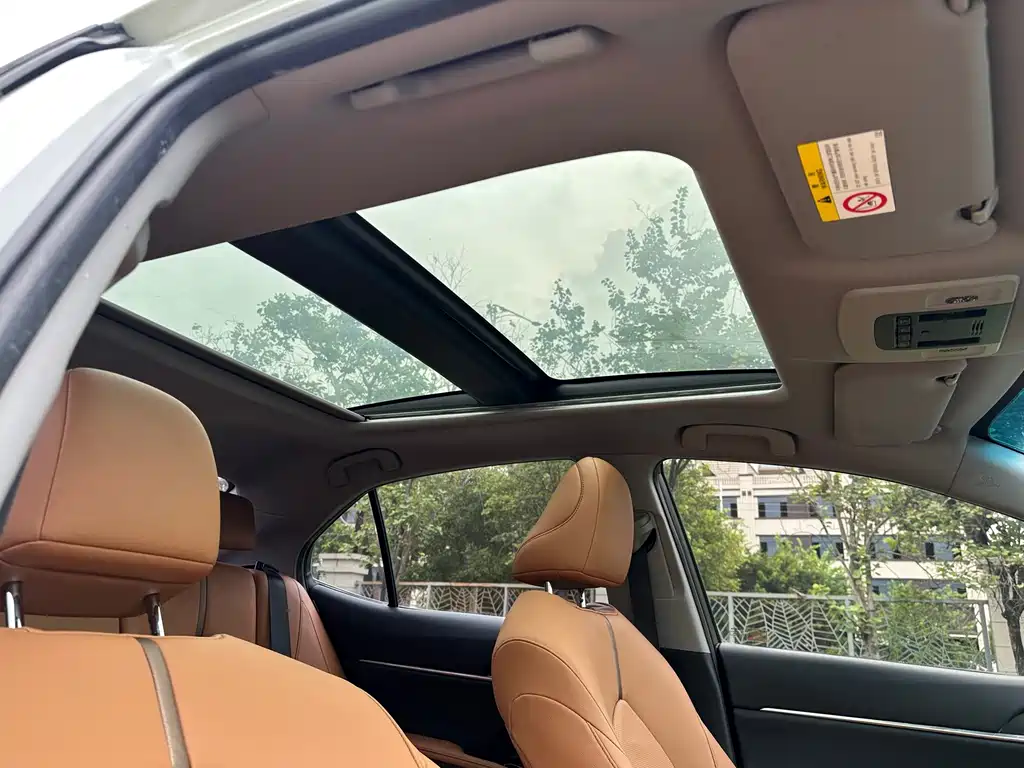Toyota Camry 2020 — фото 13