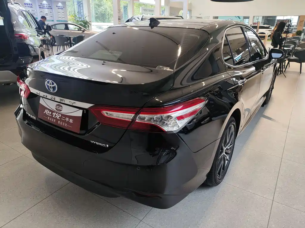 Toyota Camry 2022 — фото 18
