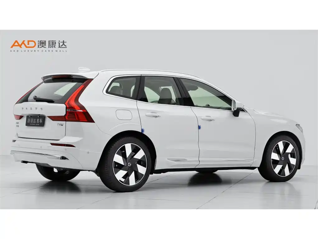 Volvo XC60 Plug-In Hybrid 2024 — фото 3