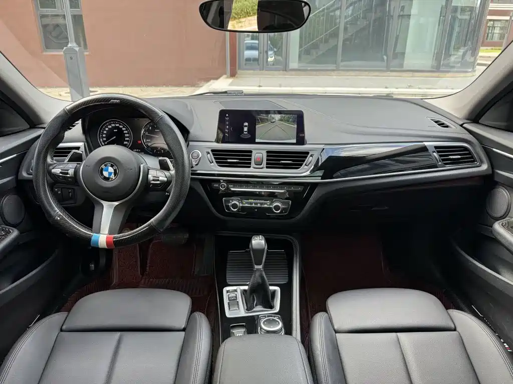 BMW 1 Series 2019 — фото 23