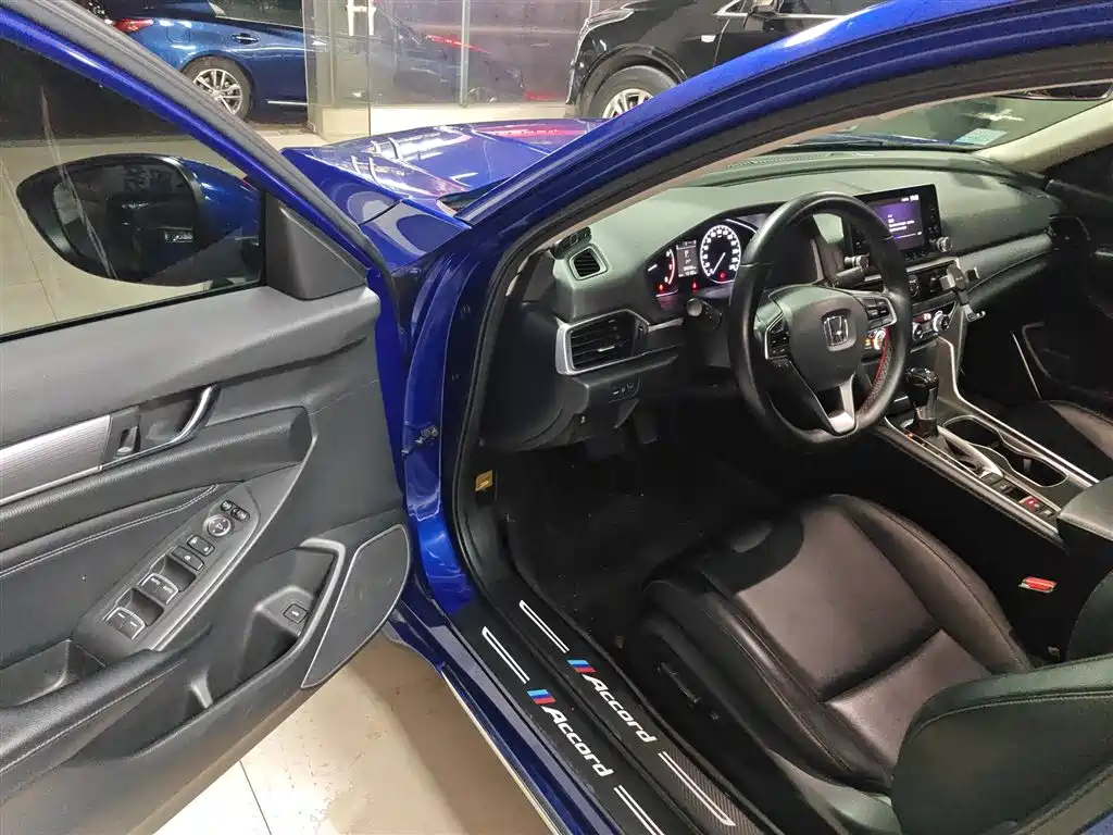 Honda Accord 2018 — фото 16